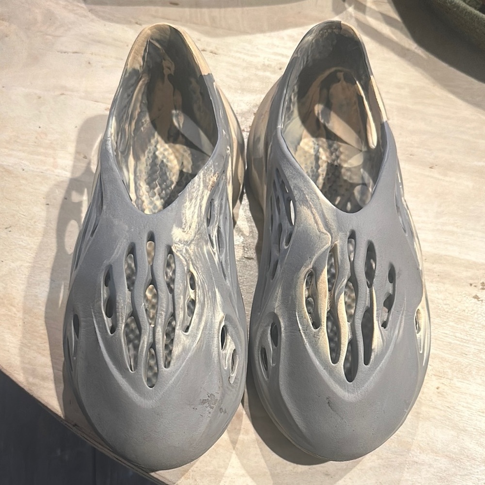 Kids Yeezy Foam Runners for sale!